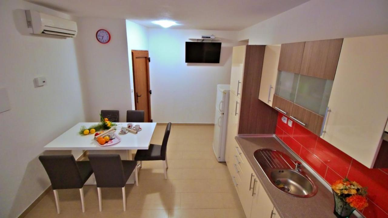 Apartments Iko Omiš Eksteriør billede