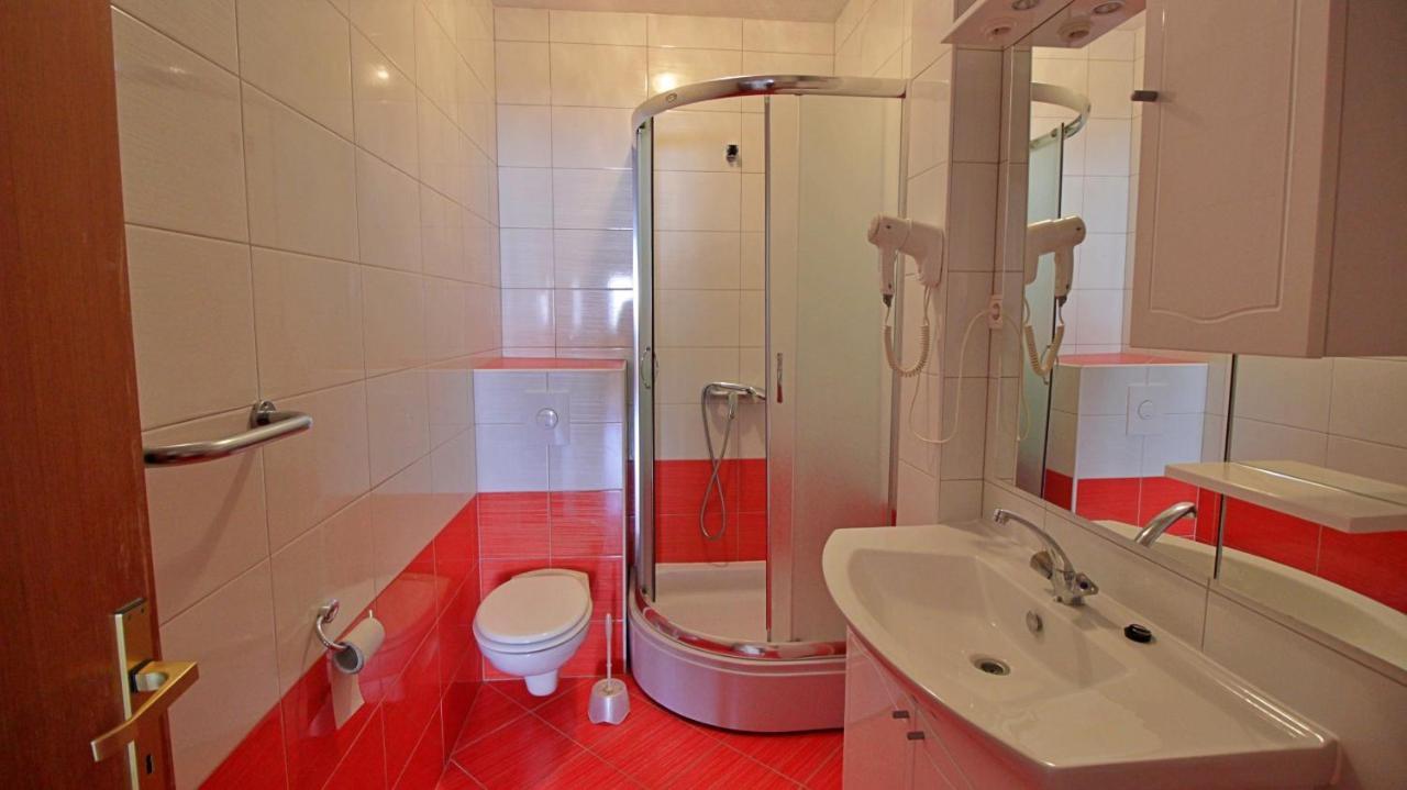 Apartments Iko Omiš Eksteriør billede