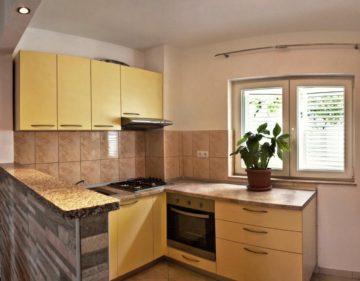 Apartments Iko Omiš Eksteriør billede